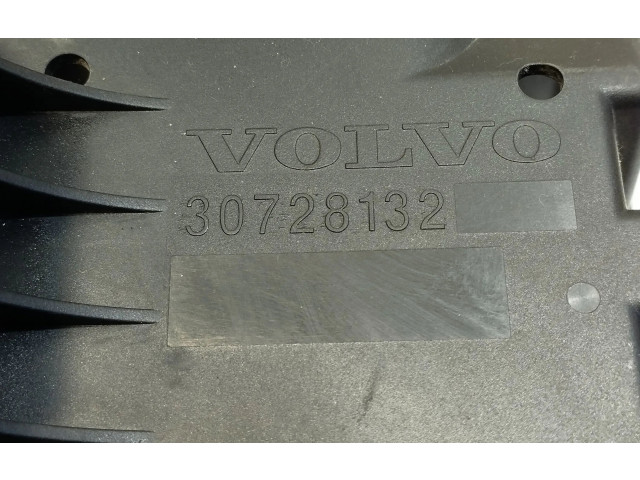 Блок предохранителей  30728132   Volvo XC70    