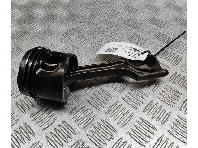 Píst 31339996, 31401216   Volvo V60    D 5204 T2 
