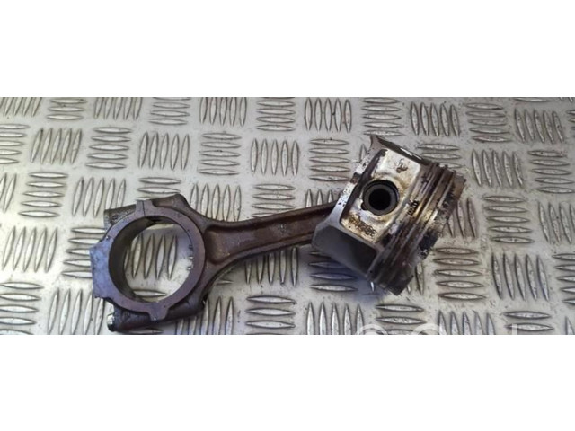 Píst    Alfa Romeo 156  pro benzínový motor 1.8  