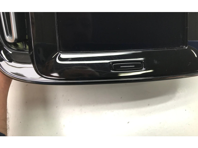 Дисплей    32350422   Volvo XC40