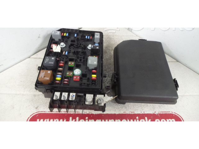 Блок предохранителей 39040849   Vauxhall Astra K    
