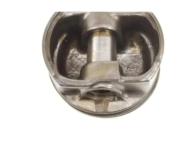 Píst 11257512526   BMW 5 E39  pro benzínový motor 2.5  