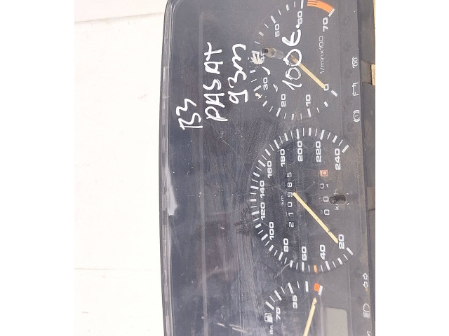 Přístrojová deska  Volkswagen PASSAT B3 1990 81117621  