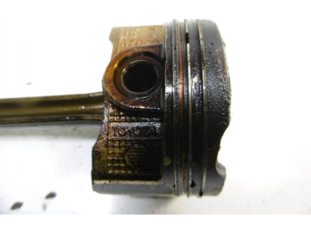Píst 47020, 47020   Toyota Yaris    2 