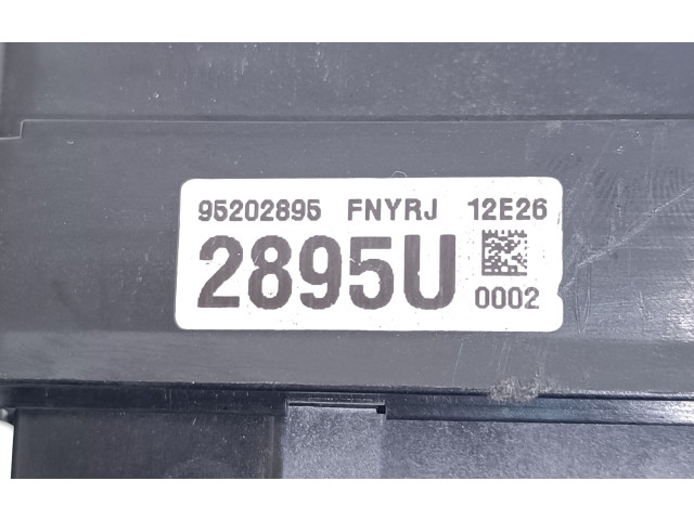 Блок предохранителей  95202895   Opel Antara    