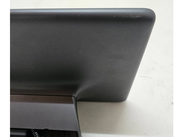 Дисплей    151677900C   Tesla Model Y