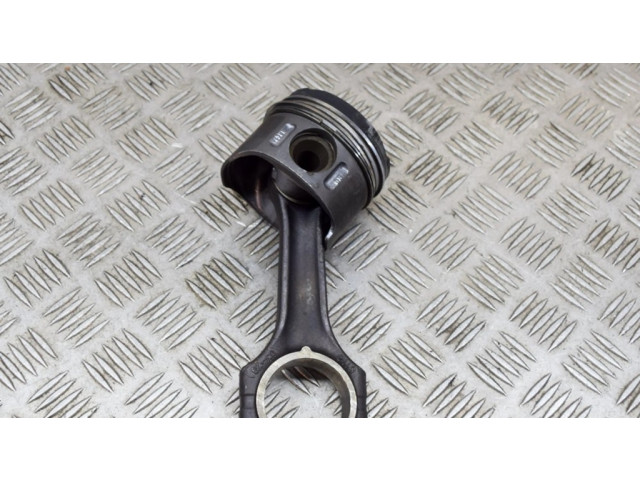 Píst A6110300320, A6110300717   Mercedes-Benz C W203  pro naftový motor 2.2 OM 611.962 