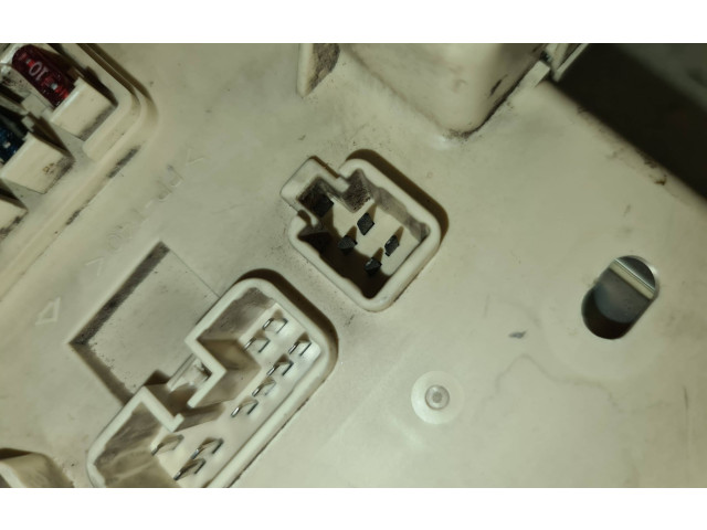   Pojistková skříňka 8273360032   Toyota Land Cruiser (J100) 2001