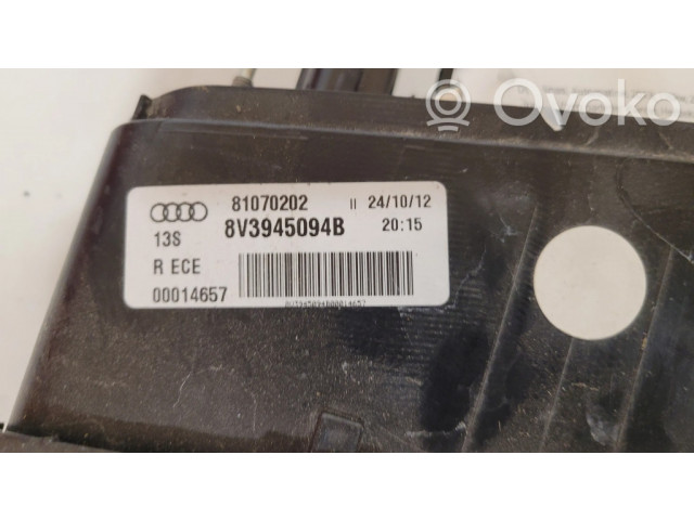 Задний фонарь правый 8V3945094B    Audi A3 S3 8V   2013-2019 года