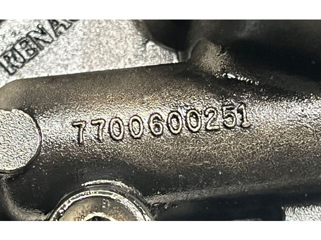 Масляный насос  F9Q760 7700600252, 7700600251  Renault Trafic II (X83) 