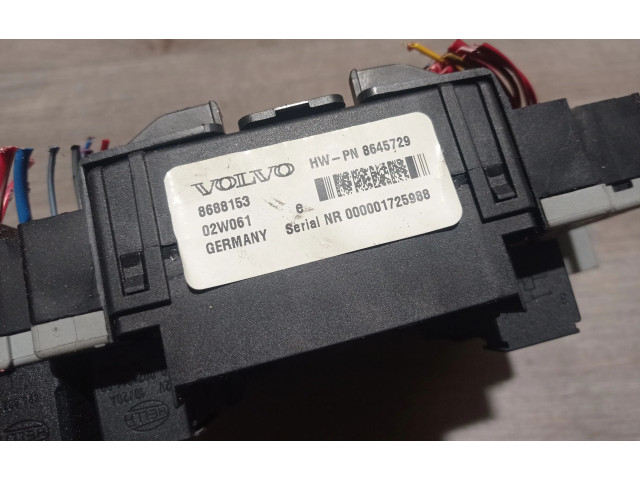 Блок предохранителей 8645729, 8688153   Volvo V70    