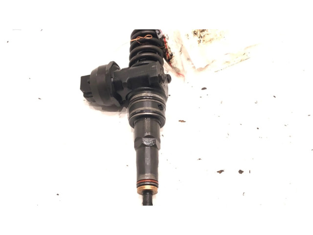 Vstřikovač 038130073B   Audi A6 Allroad C5  pro naftový motor 1.9  