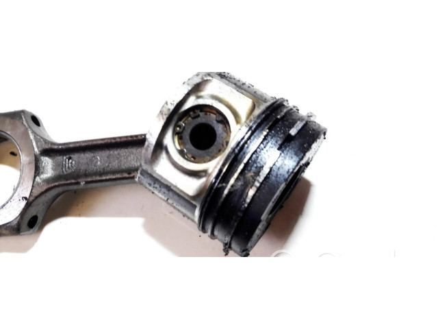 Píst    Alfa Romeo 156  pro naftový motor 2.4  
