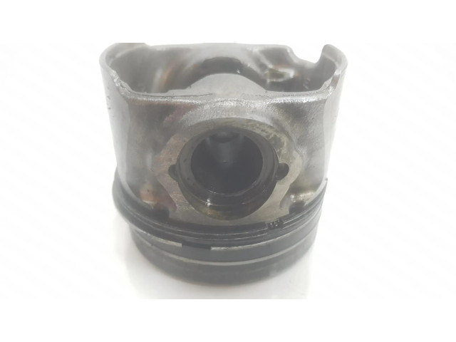 Píst E6B, 234102A967   Hyundai i30  pro naftový motor 1.6  
