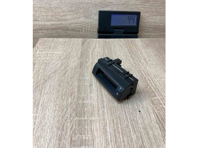 Дисплей    8391047030   Toyota Hilux (AN10, AN20, AN30)