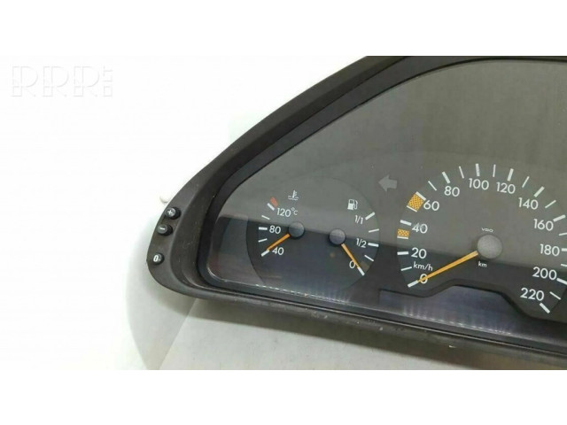 Přístrojová deska  Mercedes-Benz E W210 2001 2105400311  
