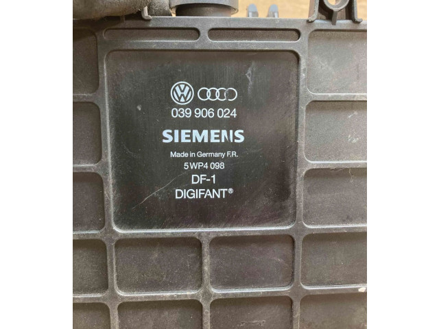 Řídící jednotka 039906024   Audi A6 S6 C4 4A 1994