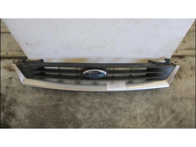 Передняя решётка Ford Fiesta 2000-2001 года 1127349      