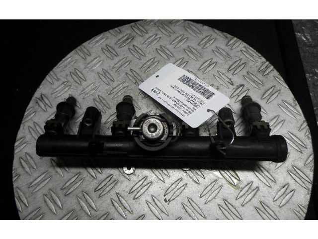 Топливная рампа 036133319AA   Volkswagen Lupo  