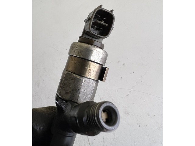 Форсунка 2367027020, 236702702    Toyota RAV 4 (XA20)   