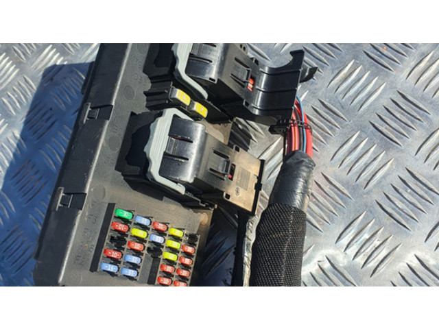 Блок предохранителей 56050066AC   Jeep Cherokee    