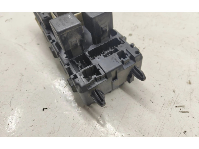   Pojistková skříňka 30889989   Volvo S40, V40 2000