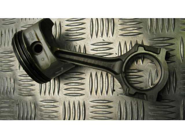  Поршень с шатуном  RF98MMD7D1292, BV561  Ford Focus  