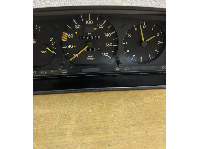 Přístrojová deska  Mercedes-Benz E W124 1993 87001199, F3125  