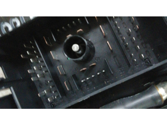   Pojistková skříňka 13368641, 25RR8B   Opel Astra  2013