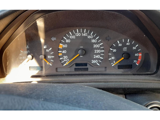 Панель приборов 2085402511   Mercedes-Benz CLK A209 C209       