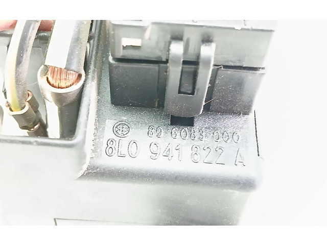   Pojistková skříňka 8L0941822A   Audi A6 S6 C5 4B 2002