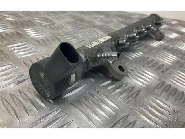 Vstřikovací lišta 03L130089, 057130764H   Audi TT TTS Mk2    CBBB 