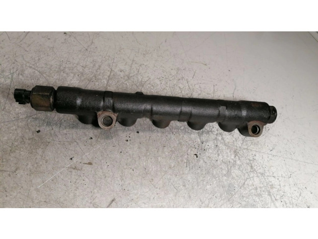 Vstřikovací lišta 8945812010   Toyota Avensis T220  pro naftový motor 2.0  