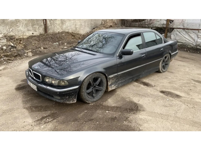 Передняя решётка BMW 7 E38 1993-2001 года 8236312      