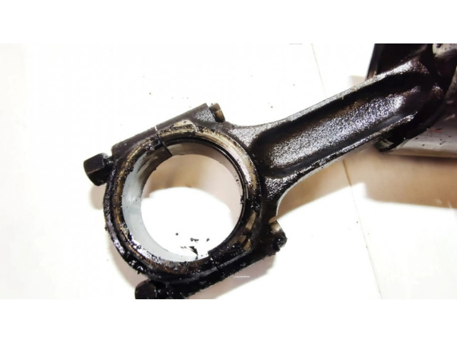Píst    Peugeot 605  pro naftový motor 2.1  