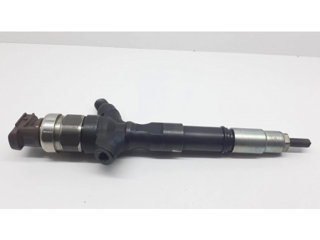 Vstřikovač 2367030140, 08J11992   Toyota Land Cruiser (J120)  pro naftový motor 3.0  