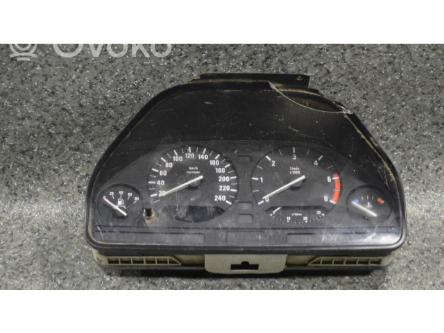 Přístrojová deska  BMW 5 E34 1994 8361124, 6160531018  