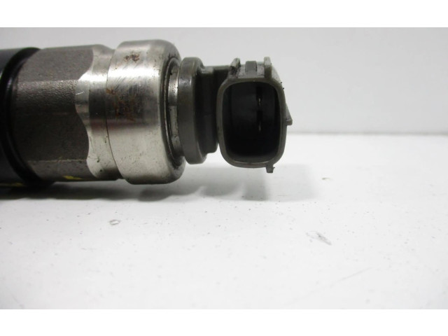 Vstřikovač 236700G010   Toyota Avensis T250     