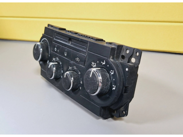 Блок управления климат-контролем P55037981AA, 0050901456065   Jeep Grand Cherokee (WK)