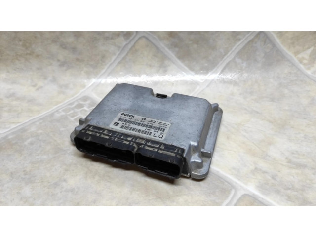 Блок управления двигателя 0281001636, 90565941   Opel Omega B2
