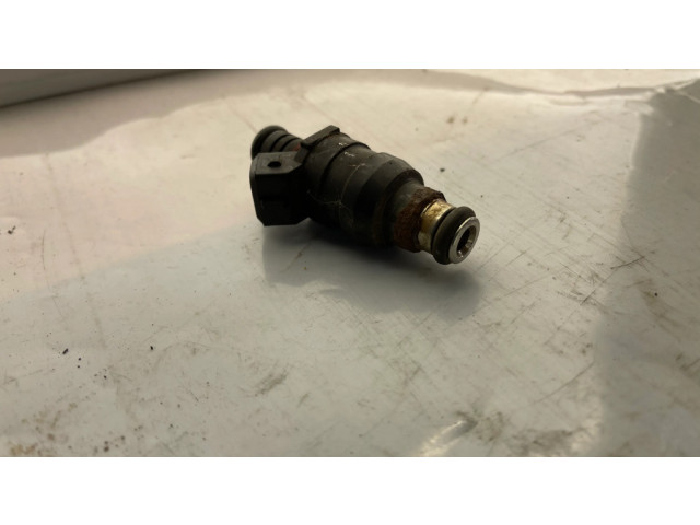 Vstřikovač 1747406, D3763FA   BMW 7 E38  pro benzínový motor 4.0  