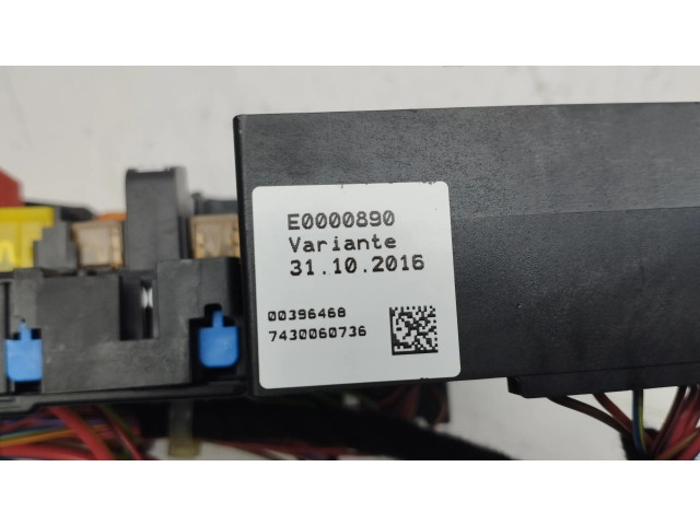 Блок предохранителей 7430060736   BMW i3    