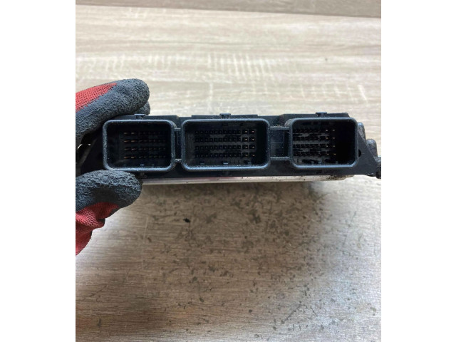 Řídící jednotka 8200305678, 0281011645   Nissan Primera 2000