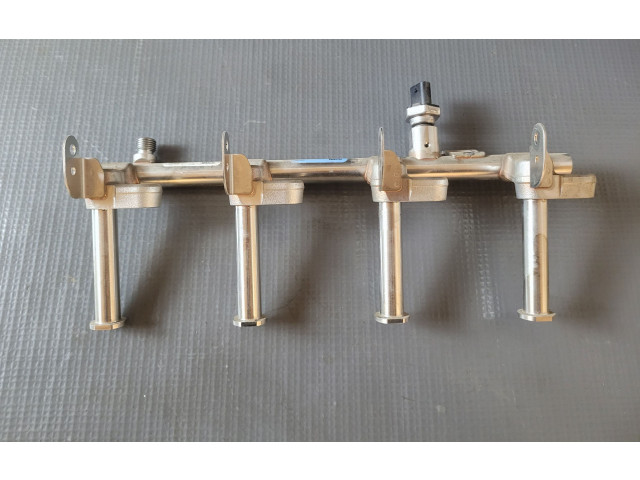 Vstřikovací lišta 31478396, 32140074   Volvo XC60     