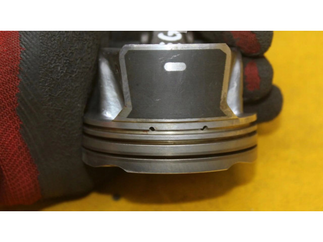 Píst 72L71   Renault Megane III     