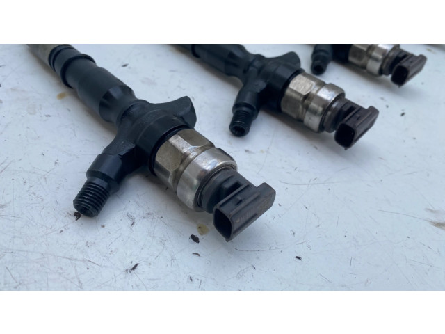 Комплект форсунок 2367030100    Toyota Hilux (AN10, AN20, AN30) для дизельного двигателя  2.5