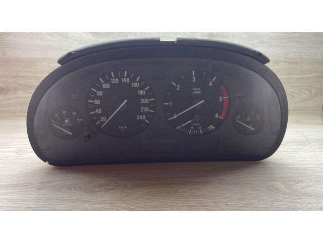 Přístrojová deska  BMW 5 E39 1996 8381198  