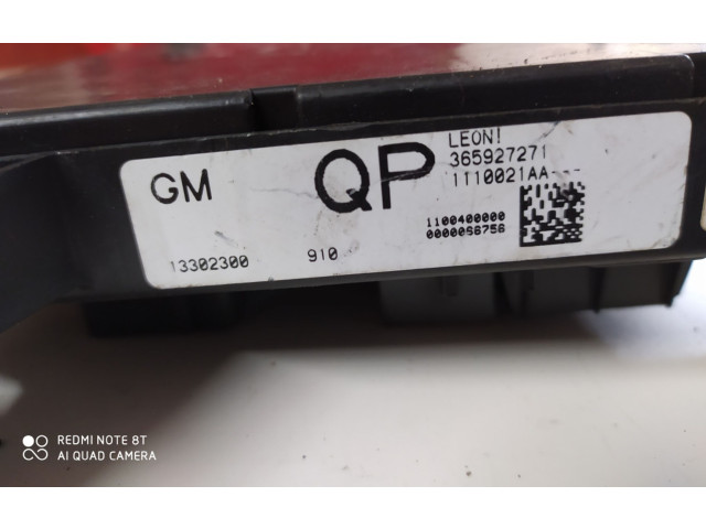   Pojistková skříňka 13302300, 910   Opel Astra H 2010