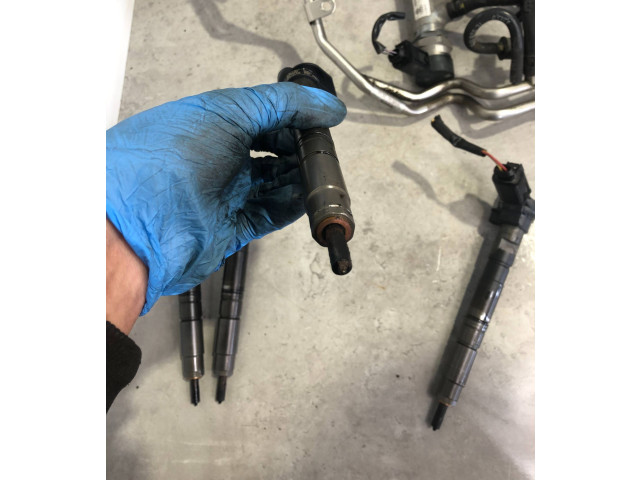 Vstřikovač 03L130277, 04451160301481   Audi A6 S6 C6 4F     