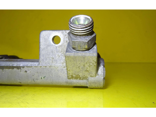 Vstřikovací lišta 90411552, 90411551   Opel Omega B1     